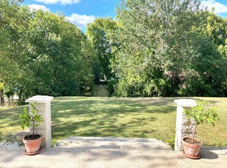 Stunning Bedroom Overlooking The Charente Bourg-Charente Eksteriør billede